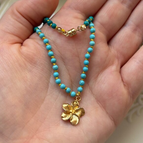 Turquoise Hand Knotted Necklace with Gold Vermeil Flower Charm - Made in Canada - Picture 5 of 8